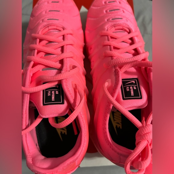 AIR VAPORMAX PLUS  / SUNSET PULSE, BLACK GREST URCEN COUGNER SOLER PLA.SE/NOR - Picture 5 of 9